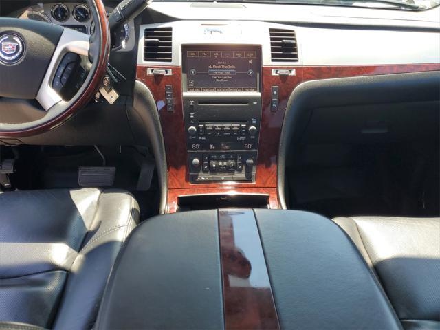 used 2009 Cadillac Escalade car, priced at $12,999