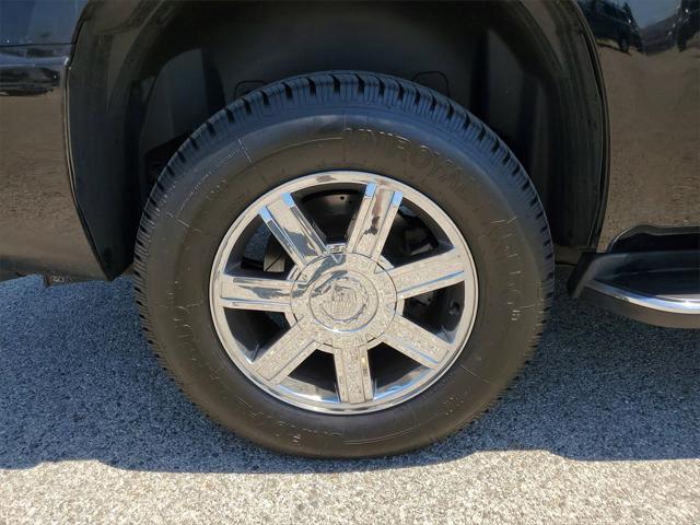 used 2009 Cadillac Escalade car, priced at $12,999