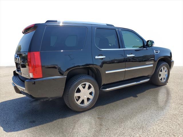 used 2009 Cadillac Escalade car, priced at $12,999
