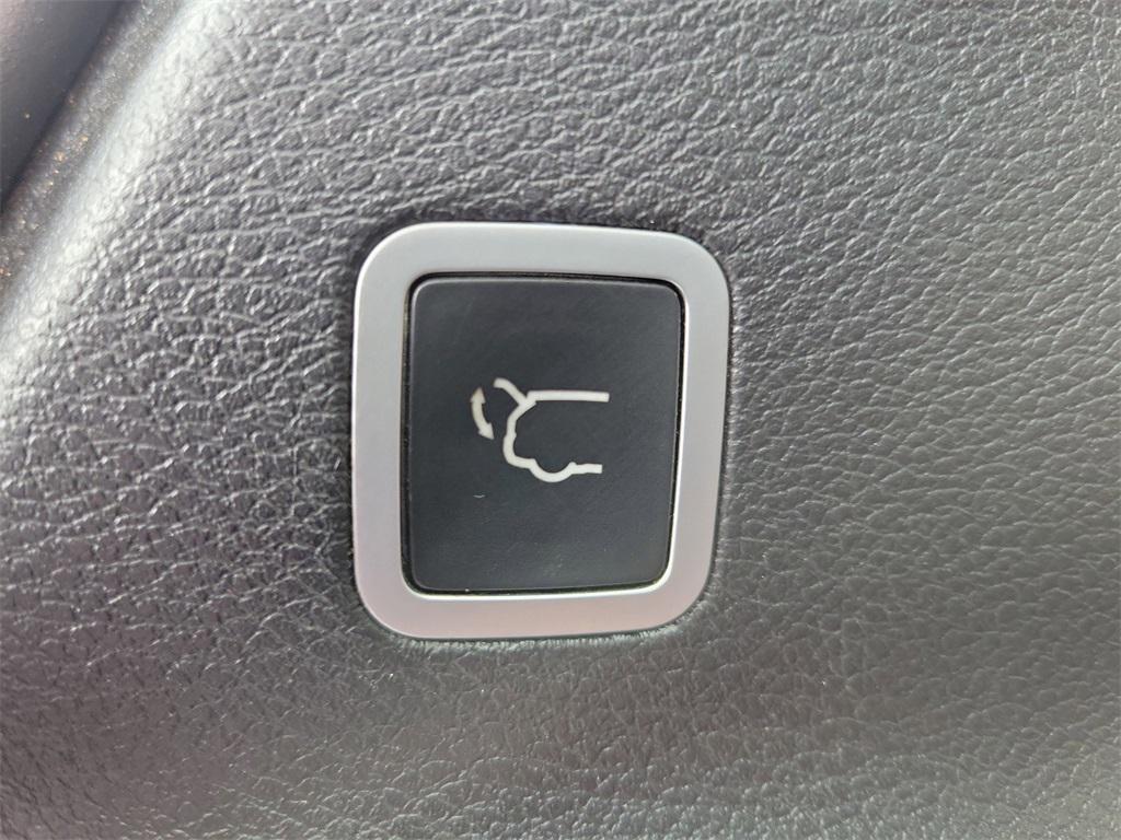 used 2018 Chrysler Pacifica car, priced at $13,999