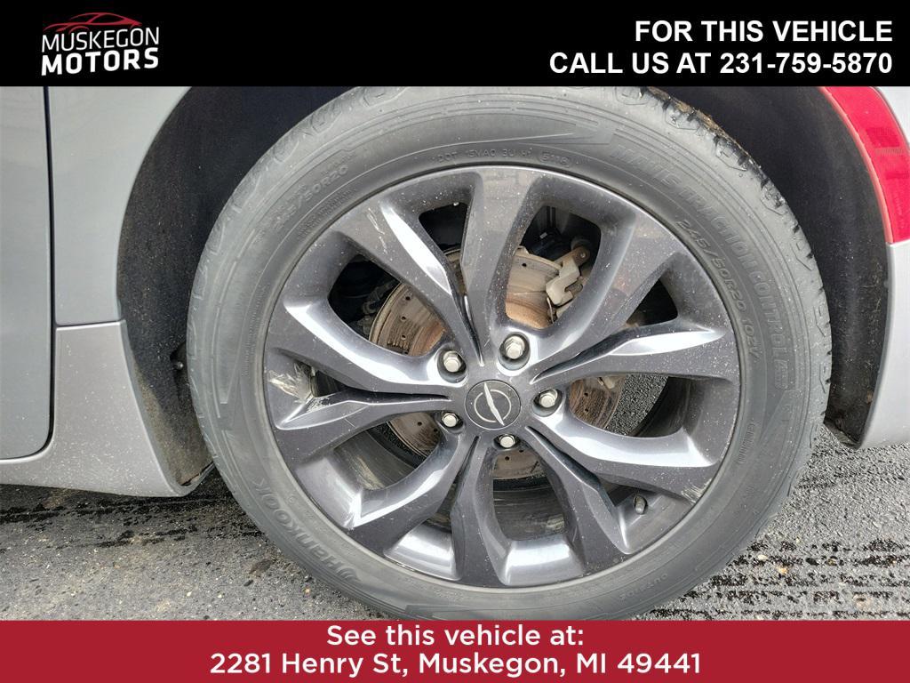 used 2018 Chrysler Pacifica car, priced at $11,946