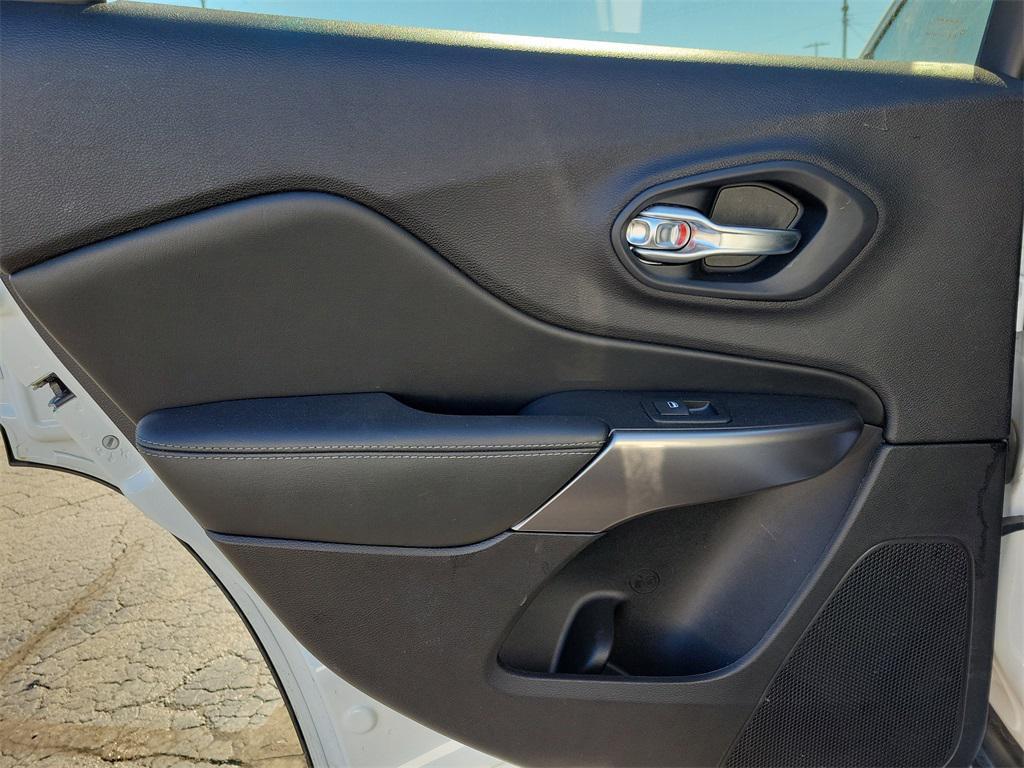 used 2020 Jeep Cherokee car, priced at $17,899