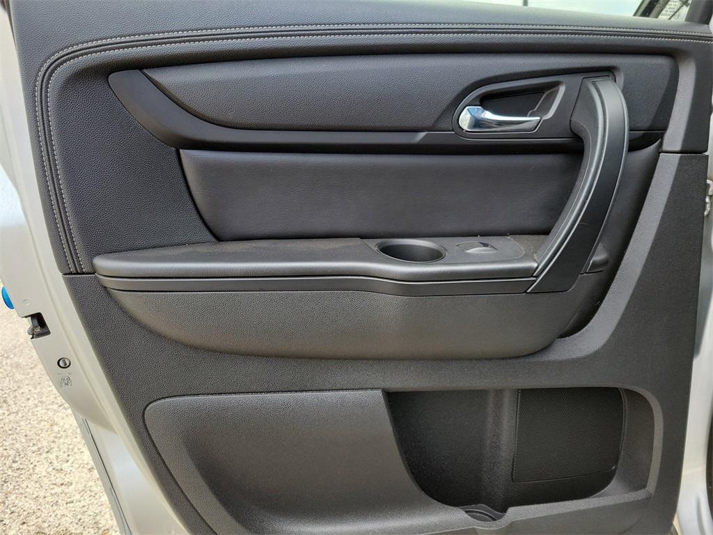 used 2015 Chevrolet Traverse car, priced at $9,998