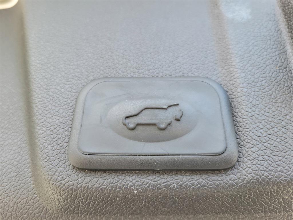 used 2015 Chevrolet Traverse car, priced at $9,998