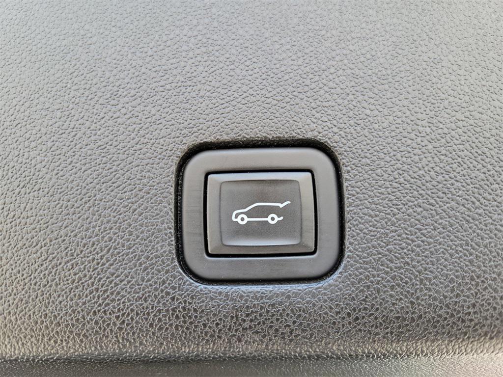 used 2024 Cadillac XT6 car, priced at $39,998