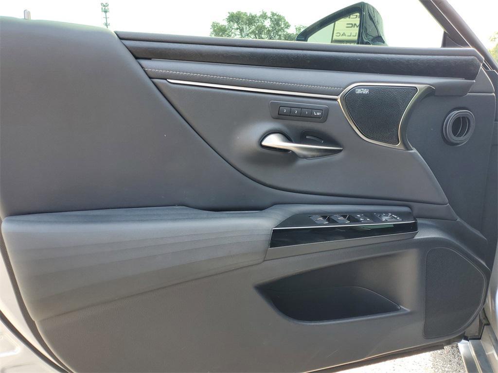 used 2022 Lexus ES 300h car, priced at $39,998