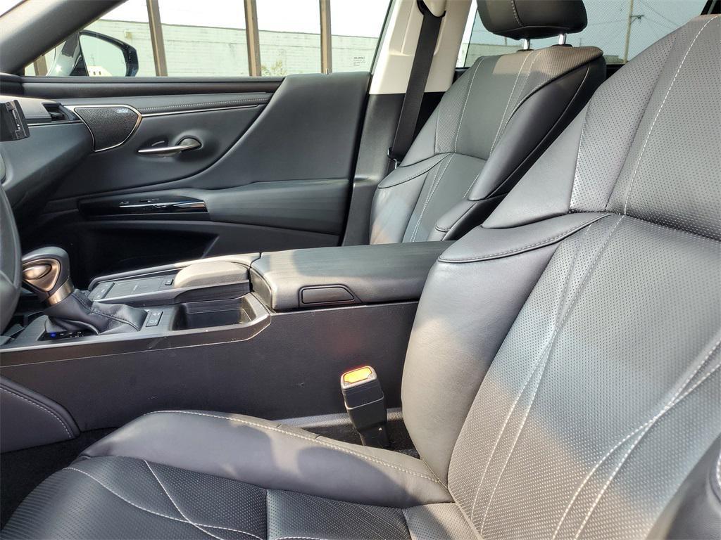 used 2022 Lexus ES 300h car, priced at $39,998