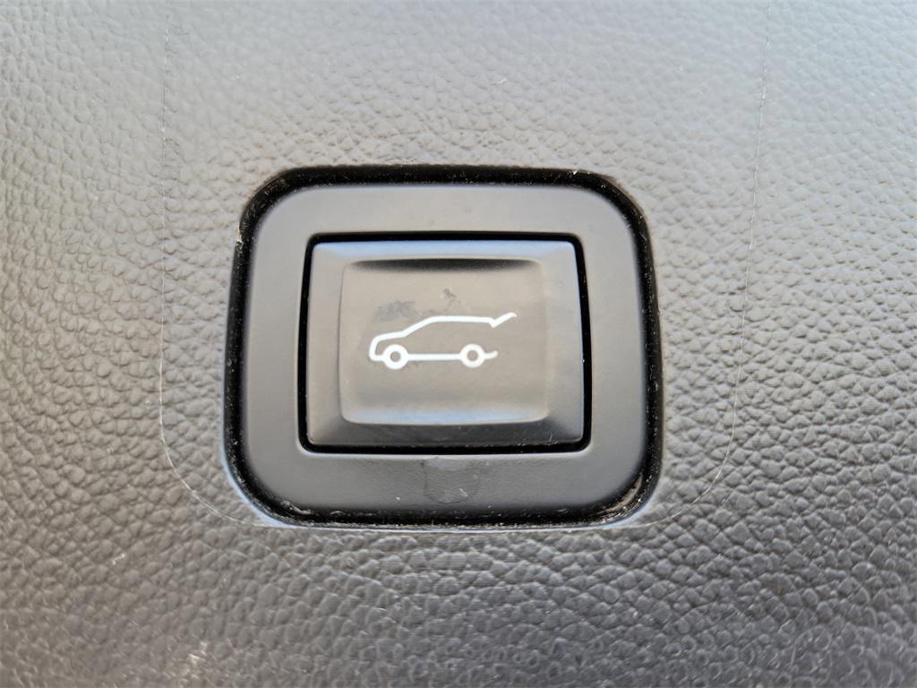 used 2019 Chevrolet Traverse car, priced at $22,799