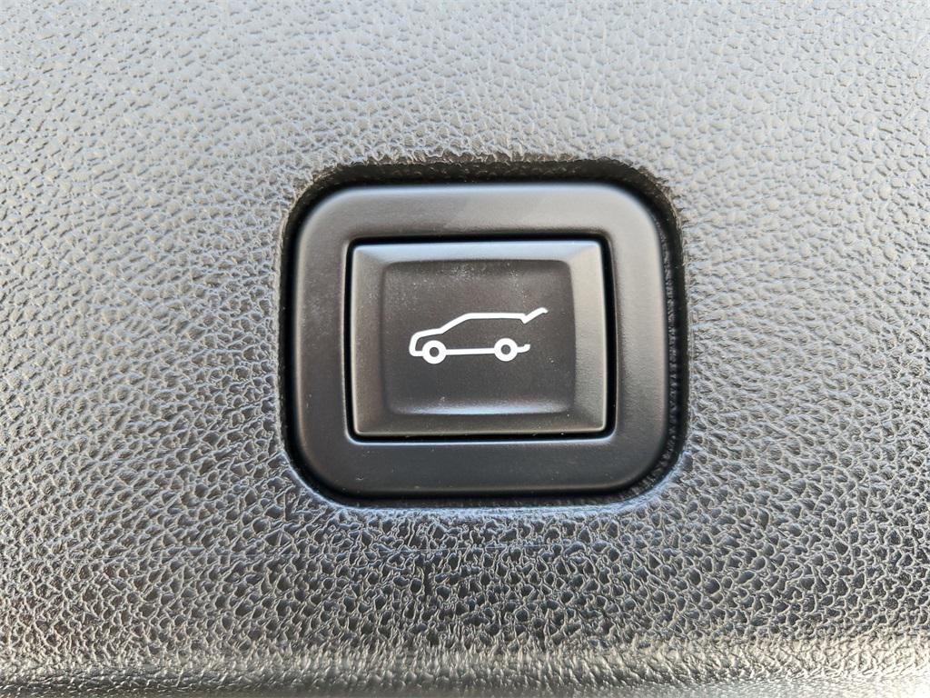 used 2023 Cadillac XT6 car, priced at $38,799