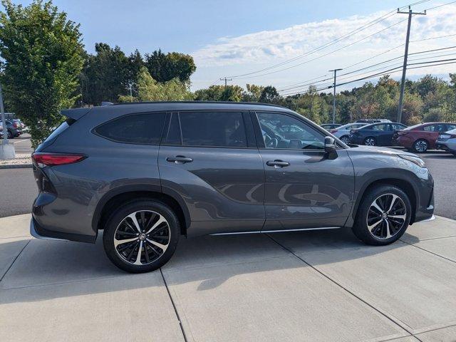 used 2022 Toyota Highlander car, priced at $40,885