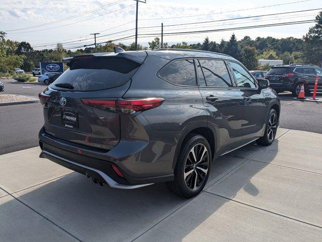 used 2022 Toyota Highlander car, priced at $40,885