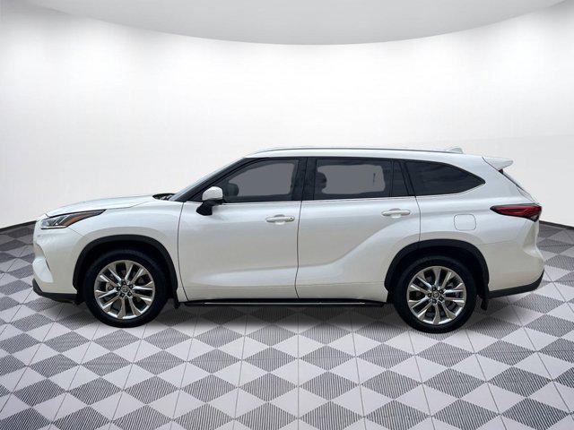 used 2021 Toyota Highlander car, priced at $34,999