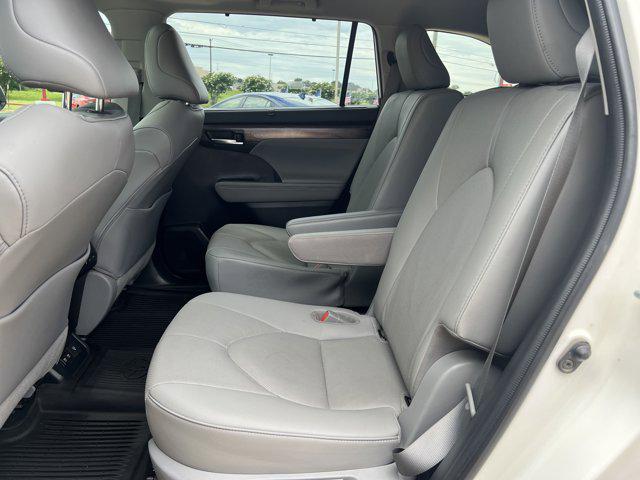 used 2021 Toyota Highlander car, priced at $34,999