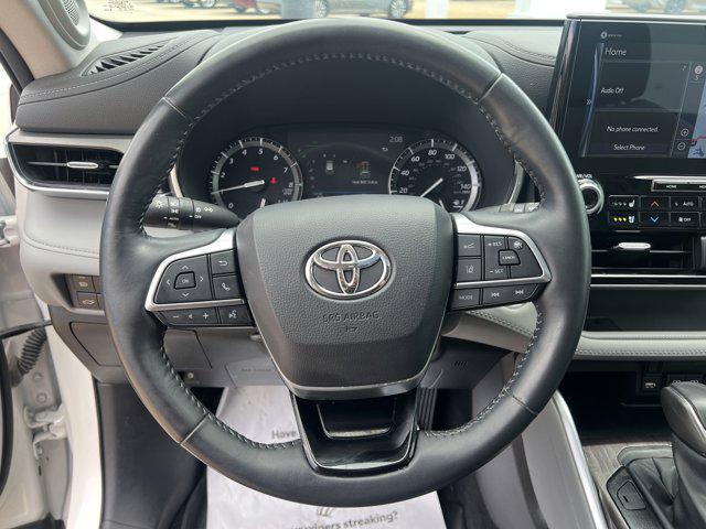 used 2021 Toyota Highlander car, priced at $34,999