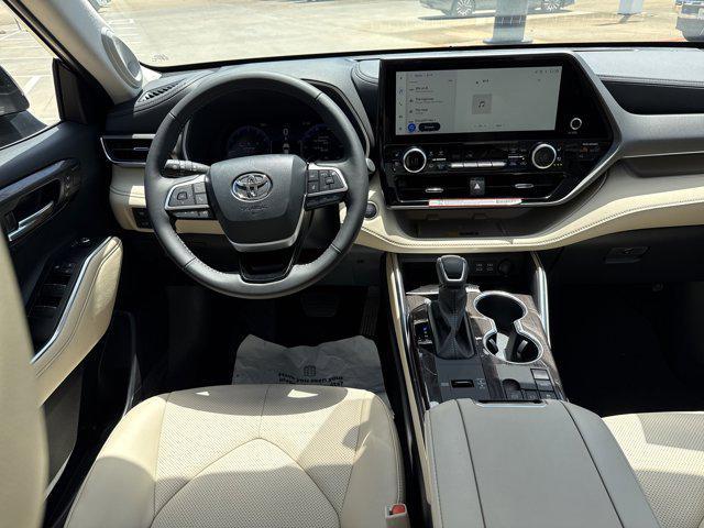 new 2025 Toyota Highlander car, priced at $50,281