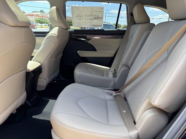 new 2025 Toyota Highlander car, priced at $50,281