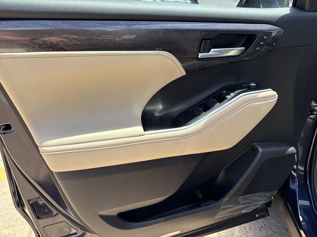 new 2025 Toyota Highlander car, priced at $50,281