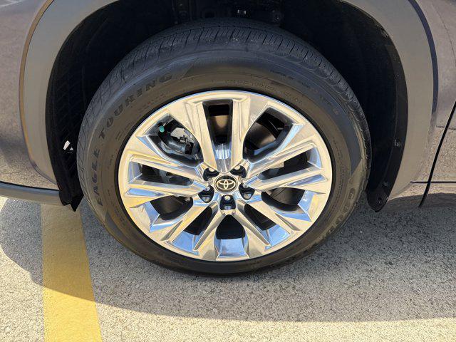 new 2025 Toyota Highlander car, priced at $50,281