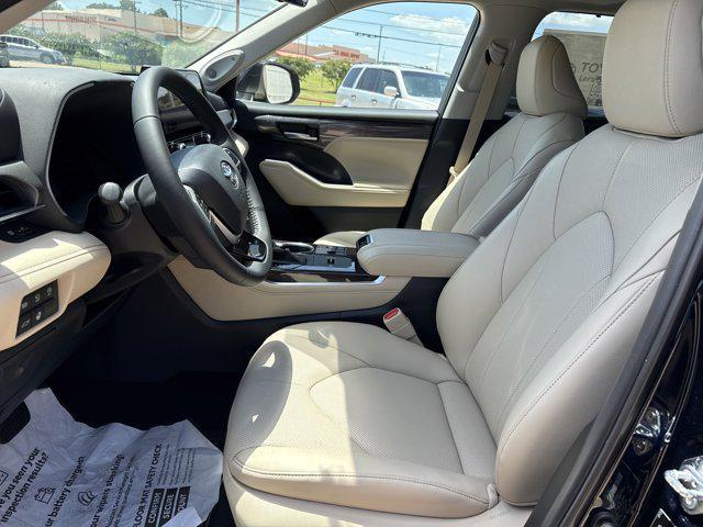 new 2025 Toyota Highlander car, priced at $50,281