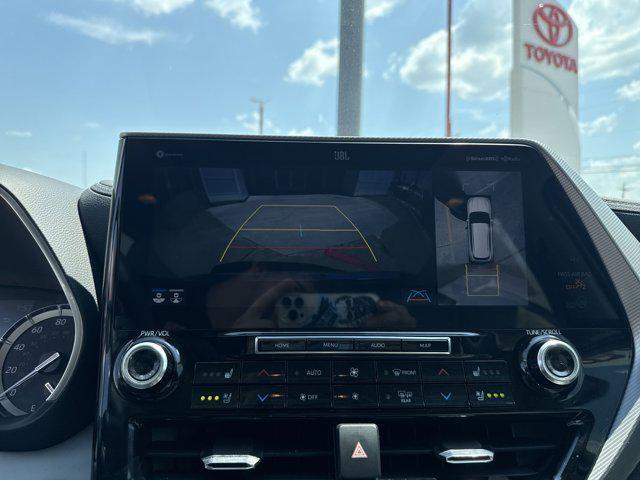 used 2022 Toyota Highlander car, priced at $42,899