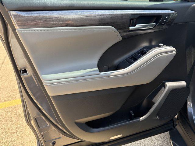 used 2022 Toyota Highlander car, priced at $42,899