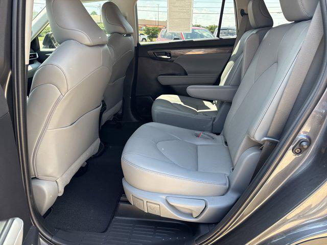 used 2022 Toyota Highlander car, priced at $42,899
