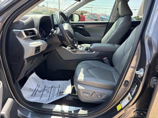 used 2022 Toyota Highlander car, priced at $42,899