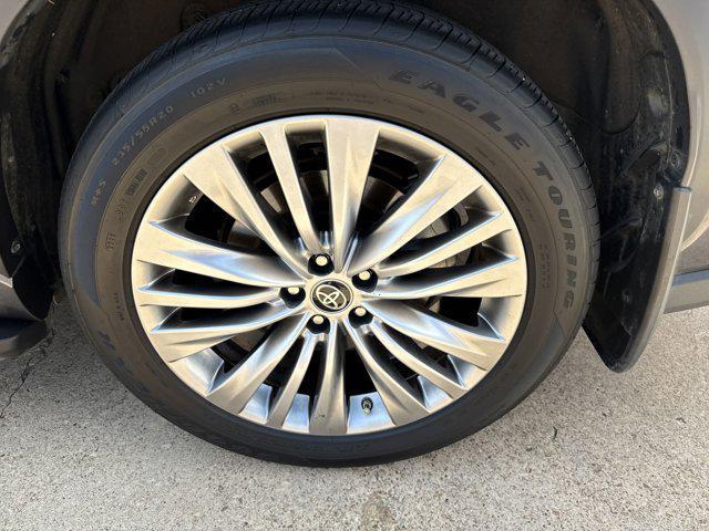 used 2022 Toyota Highlander car, priced at $42,899