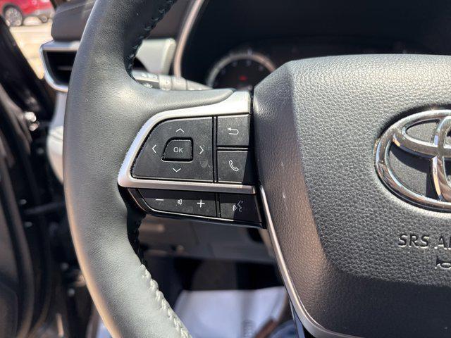 used 2022 Toyota Highlander car, priced at $42,899