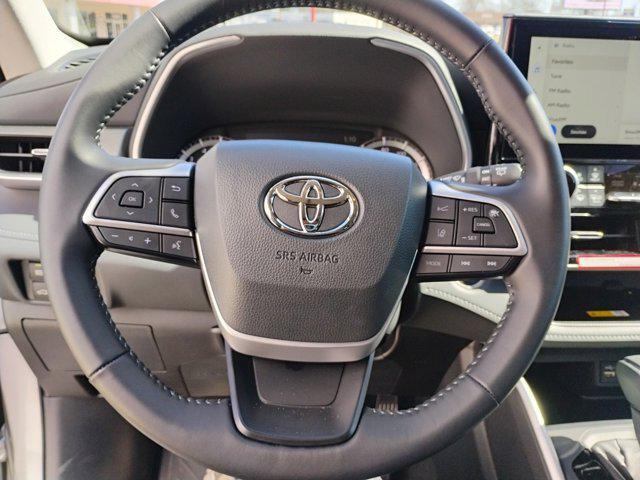 used 2024 Toyota Highlander car, priced at $42,499