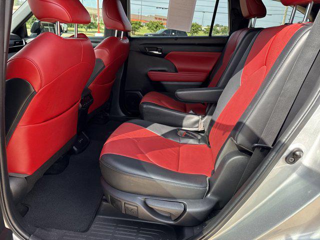 used 2022 Toyota Highlander car, priced at $33,498