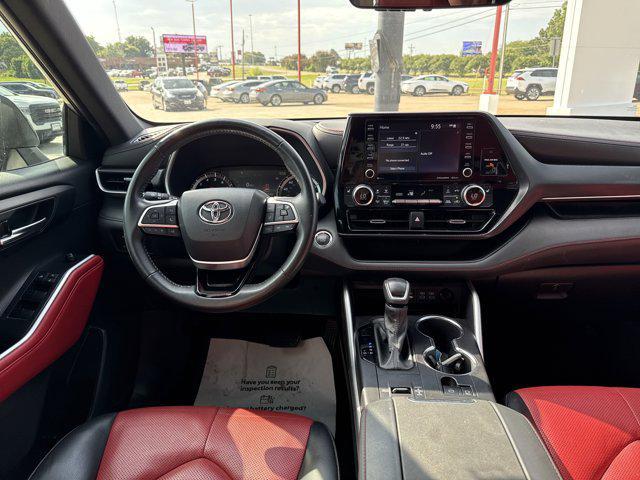 used 2022 Toyota Highlander car, priced at $33,498