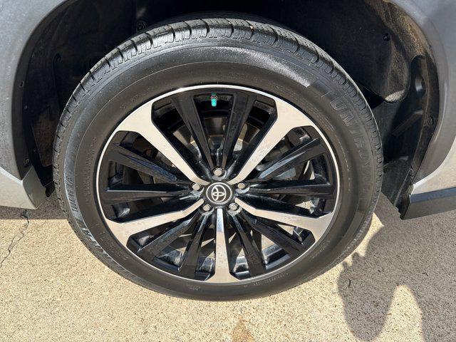 used 2022 Toyota Highlander car, priced at $33,498