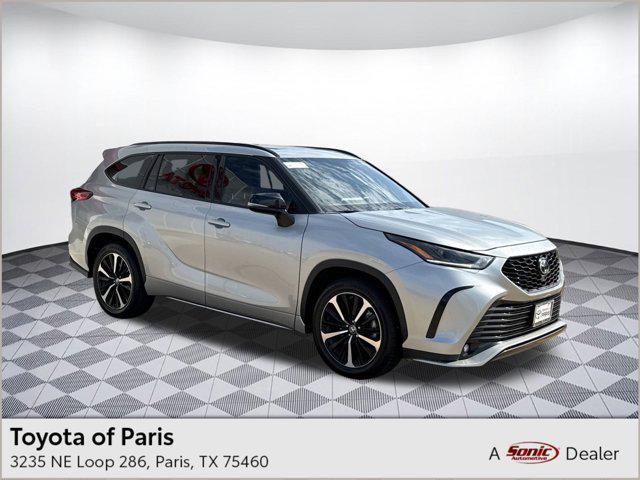 used 2022 Toyota Highlander car, priced at $33,498