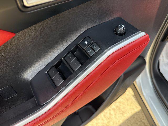 used 2022 Toyota Highlander car, priced at $33,498