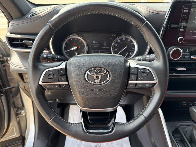 used 2022 Toyota Highlander car, priced at $33,498