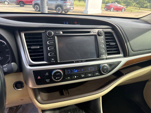used 2019 Toyota Highlander car, priced at $26,499