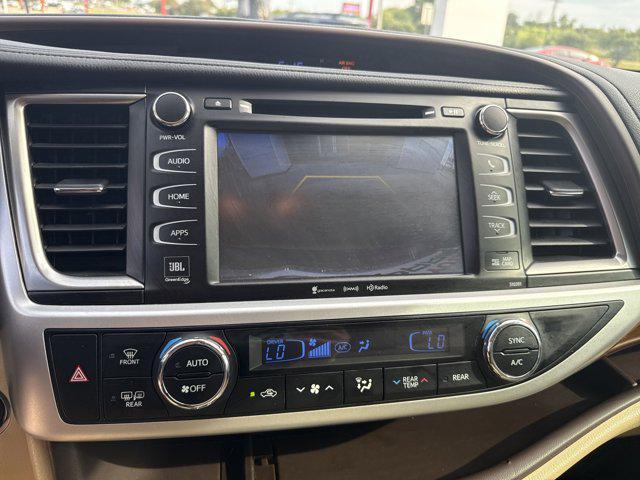 used 2019 Toyota Highlander car, priced at $26,499