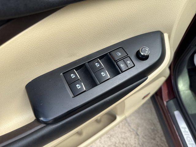 used 2019 Toyota Highlander car, priced at $26,499