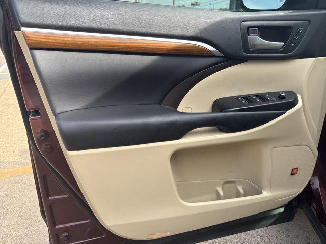 used 2019 Toyota Highlander car, priced at $26,499