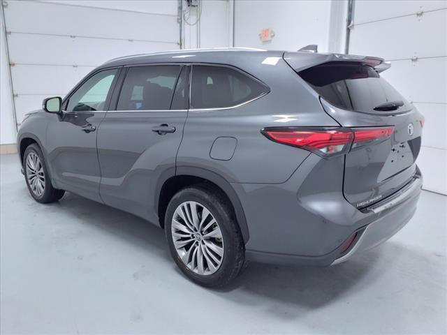 used 2021 Toyota Highlander car