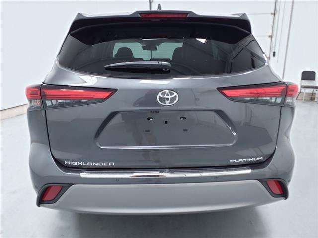 used 2021 Toyota Highlander car