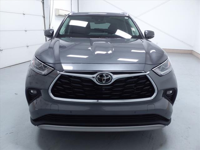 used 2021 Toyota Highlander car