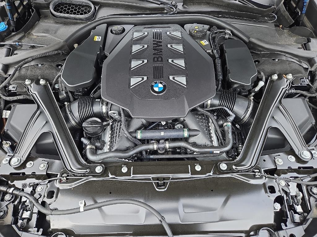 new 2025 BMW 760 car, priced at $130,525