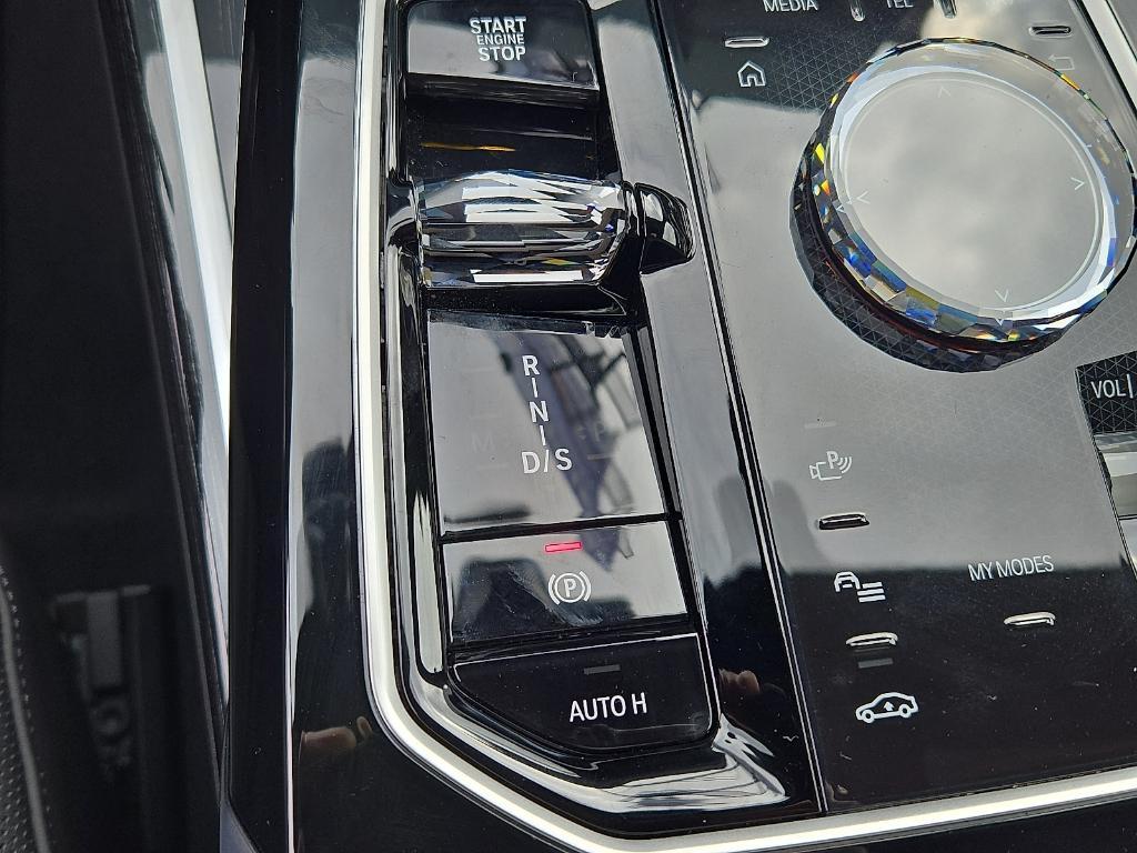 new 2025 BMW 760 car, priced at $130,525