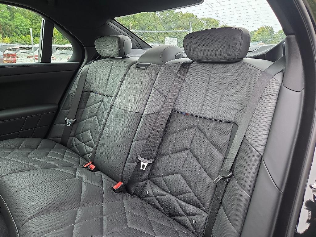 new 2025 BMW 760 car, priced at $130,525