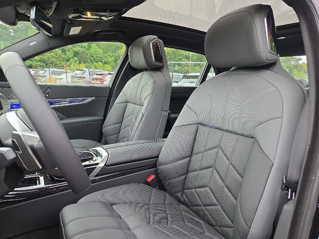 new 2025 BMW 760 car, priced at $130,525