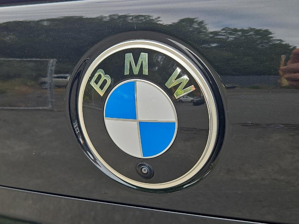 new 2025 BMW 760 car, priced at $130,525