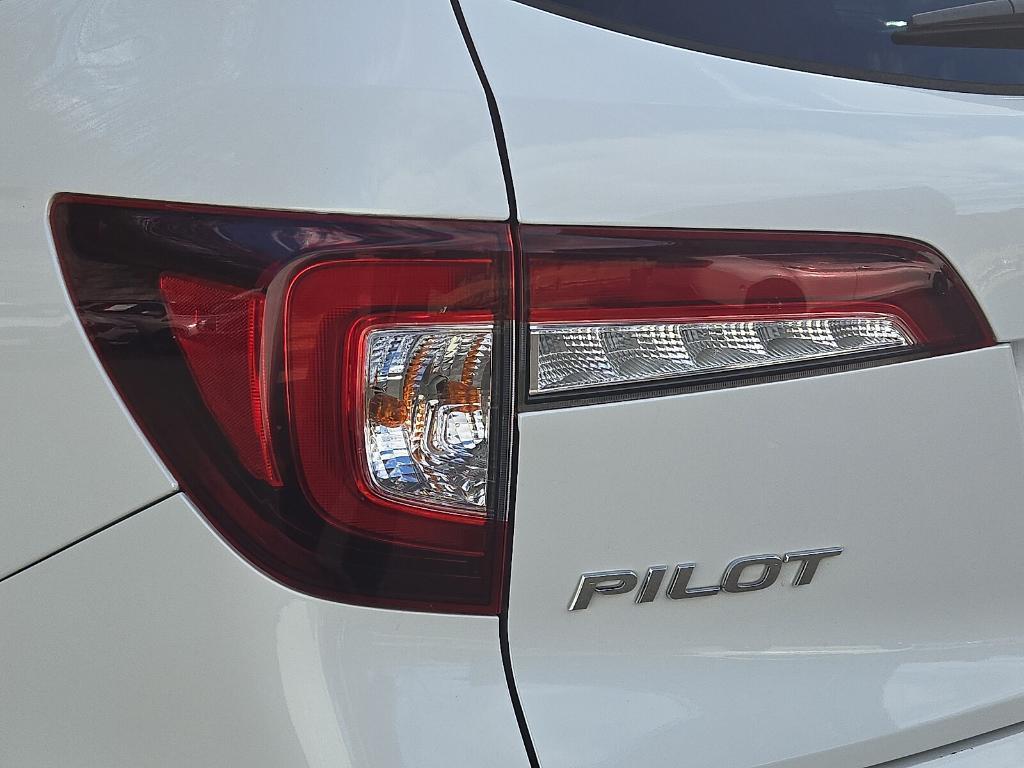 used 2021 Honda Pilot car, priced at $30,950