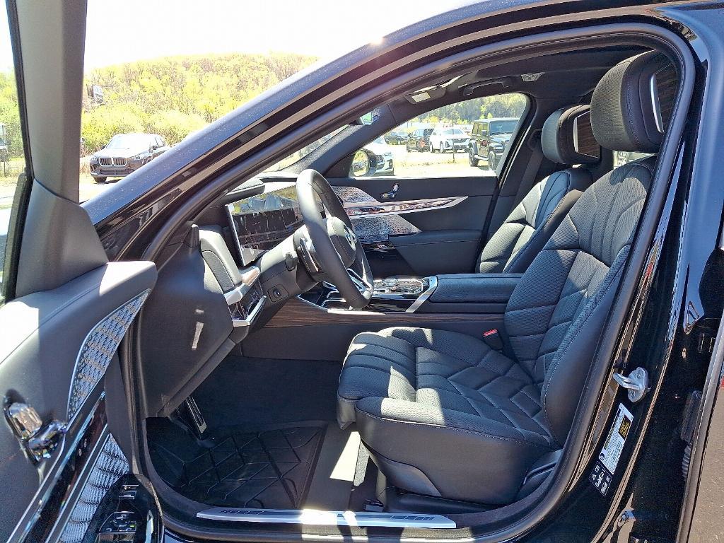 new 2025 BMW 760 car, priced at $137,550